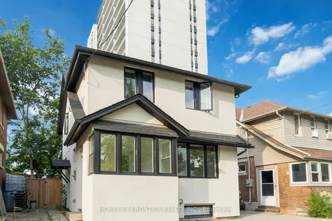 126 Walter St, Kitchener, ON N2G 1S4