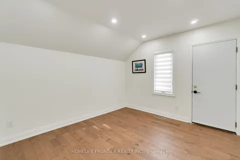 126 Walter St, Kitchener, ON N2G 1S4