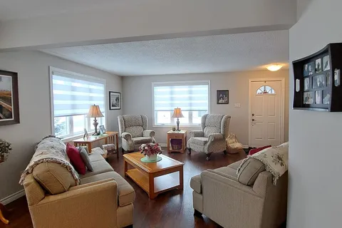468 RICHARD Cres, Strathroy-Caradoc, ON N7G 3P4