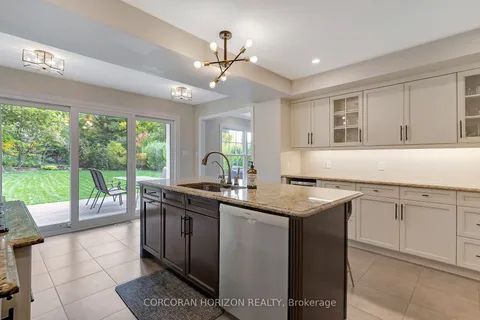 806 Westmount Rd, Kitchener, ON N2M 1S4