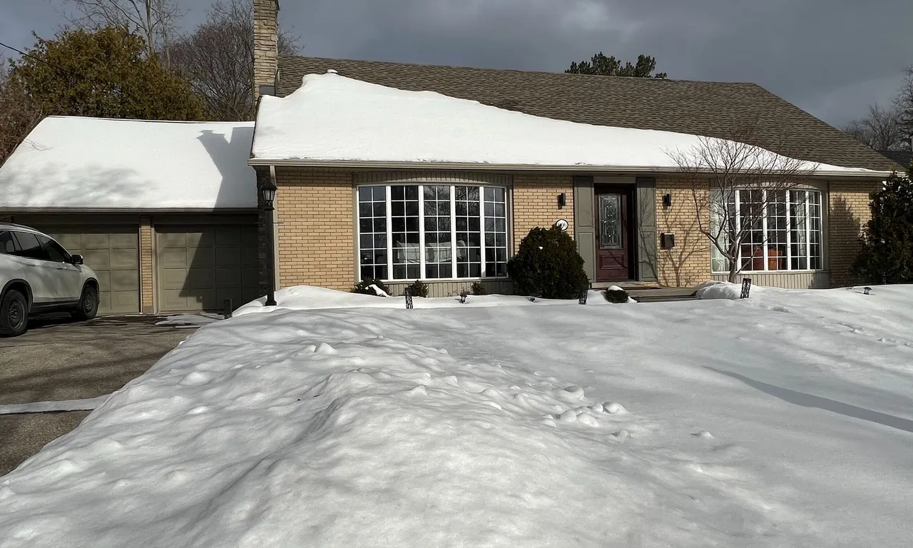 806 Westmount Rd, Kitchener, ON N2M 1S4
