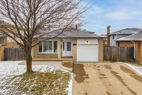 153 Ravenbury Dr, Hamilton, ON L8W 2B4