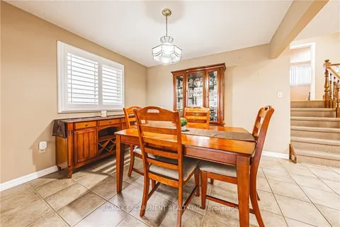 153 Ravenbury Dr, Hamilton, ON L8W 2B4
