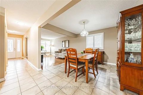 153 Ravenbury Dr, Hamilton, ON L8W 2B4