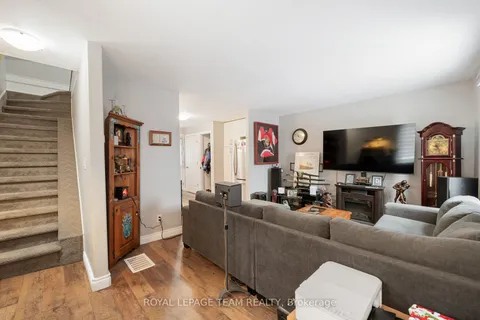 165 Pearl St, Brockville, ON K6V 4C9