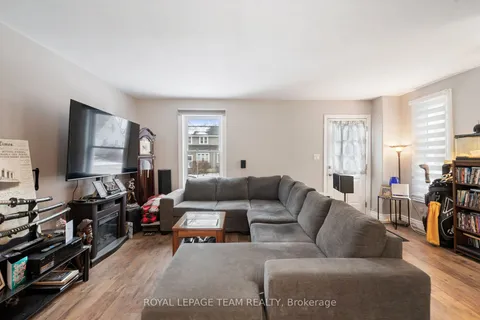 165 Pearl St, Brockville, ON K6V 4C9
