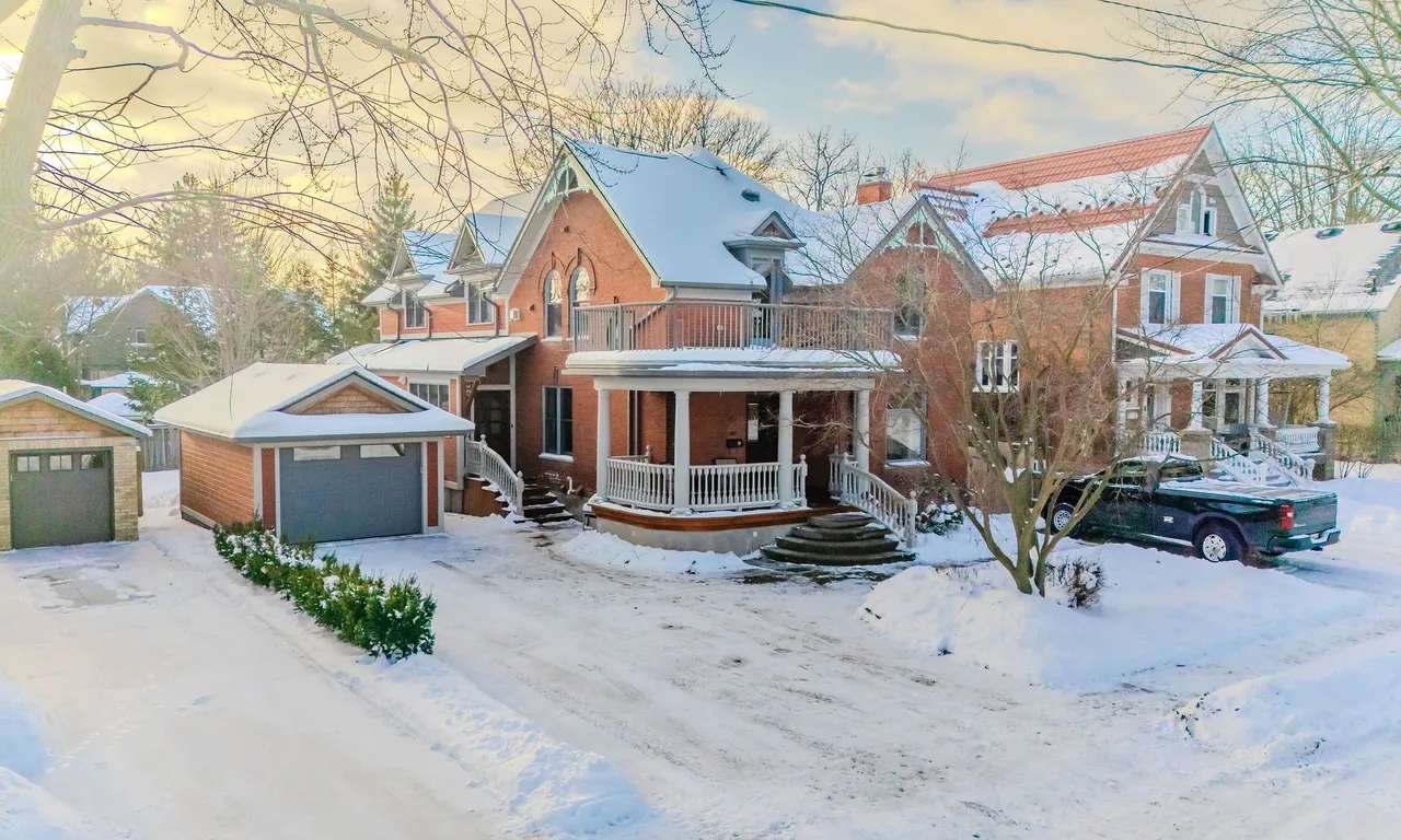 59 Menno St, Waterloo, ON N2L 2A6