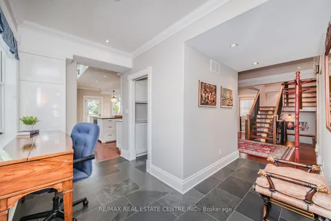 59 Menno St, Waterloo, ON N2L 2A6