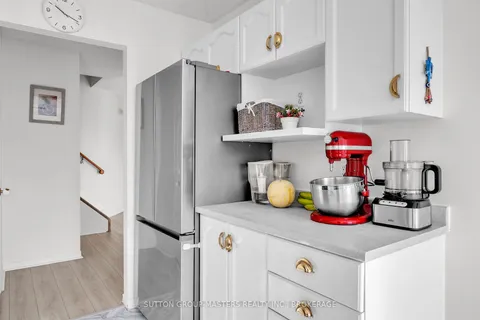 377 Malabar Dr, Kingston, ON K7M 8X1