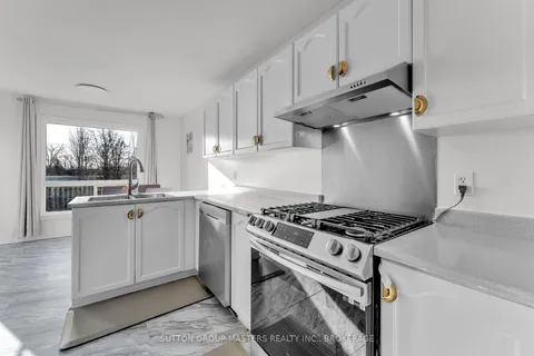 377 Malabar Dr, Kingston, ON K7M 8X1