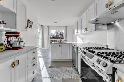 377 Malabar Dr, Kingston, ON K7M 8X1