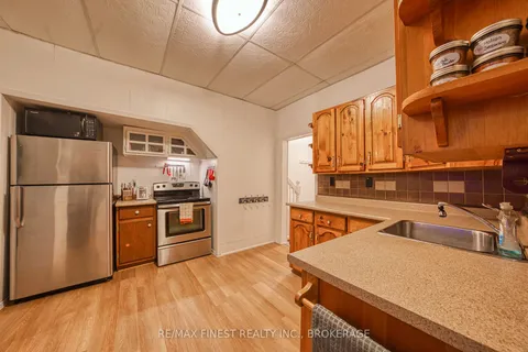 118 Stephen St, Kingston, ON K7K 2C7