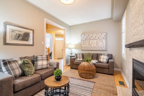 81 Segwun Rd, Hamilton, ON L8B 0J9