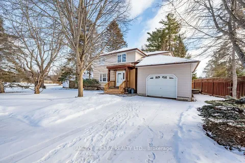 22 Cabot Place, Deep River, ON K0J 1P0