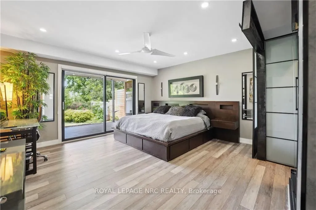 33 LESLIE Drive, Hamilton, ON L8G 2R1