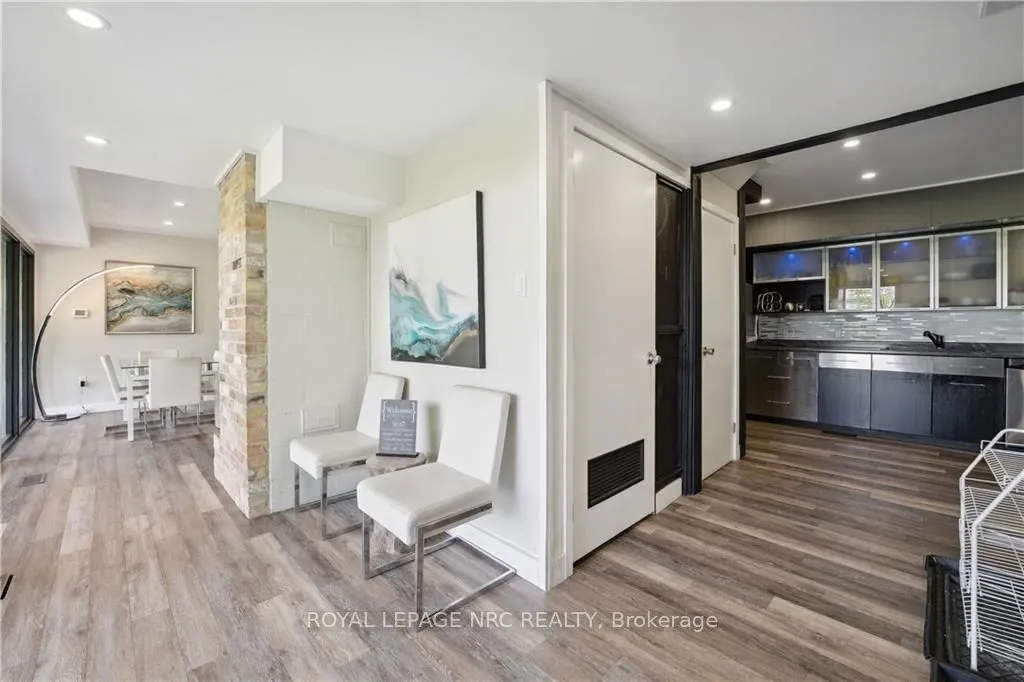 Detached living room at 33 LESLIE Drive Hamilton