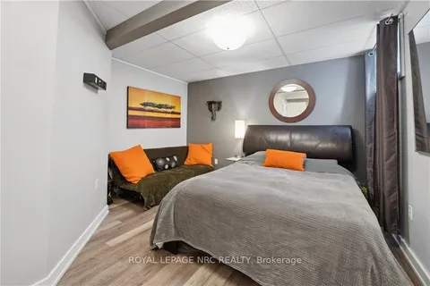 33 LESLIE Drive, Hamilton, ON L8G 2R1
