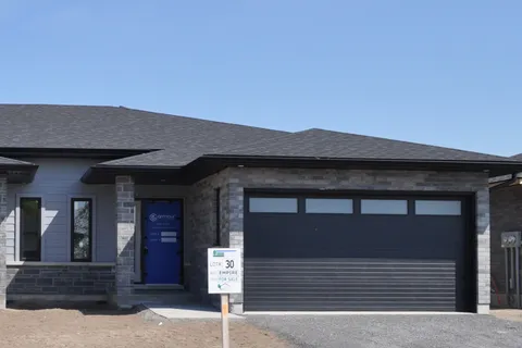 3 Parkland Circle, Quinte West, ON K8V 0R3