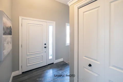 27 Parkland Circle, Quinte West, ON K8V 0R3