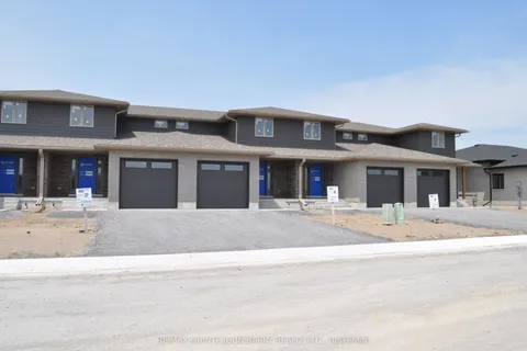 17 Parkland Circle, Quinte West, ON K8V 0R3