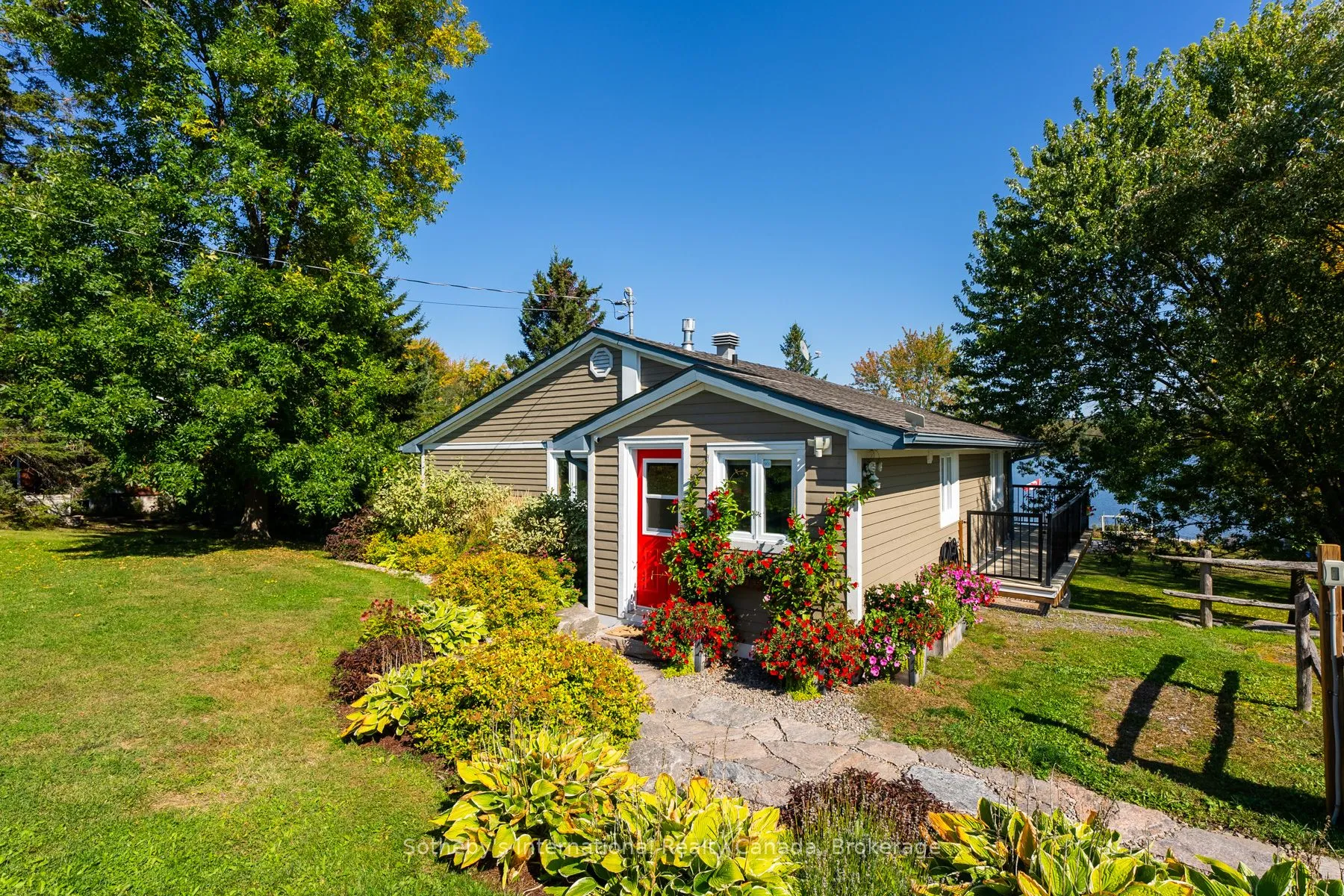 1111 Maplehurst Drive, Lake of Bays, ON P1H 2J6