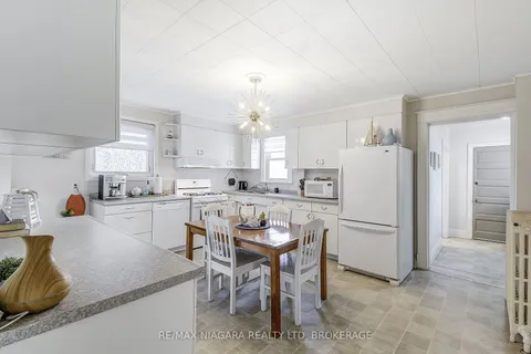 226 Kent St, Port Colborne, ON L3K 3A1