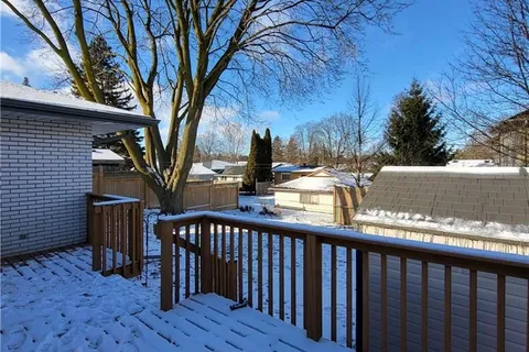 11 Duncairn Avenue, Kitchener, ON N2M 4S5