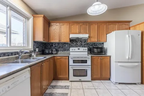43 Foxtail Ave, Welland, ON L3C 7J6