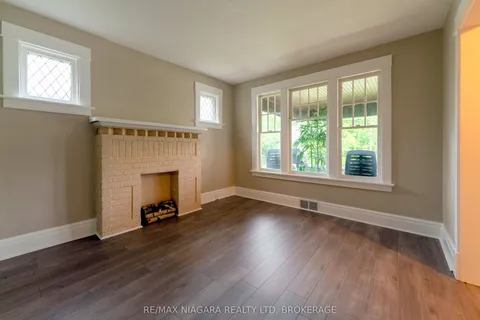 6141 MAIN Street, Niagara Falls, ON L2G 6A2