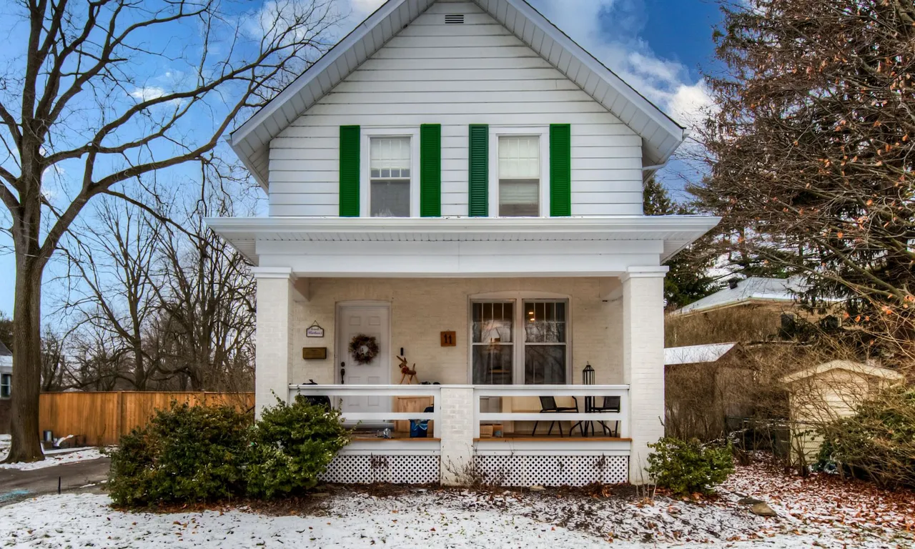 11 Tutela Heights Rd, Brantford, ON N3T 1A2