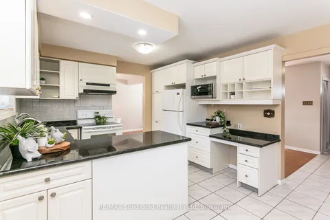 464 Hazel St, Waterloo, ON N2L 3R1