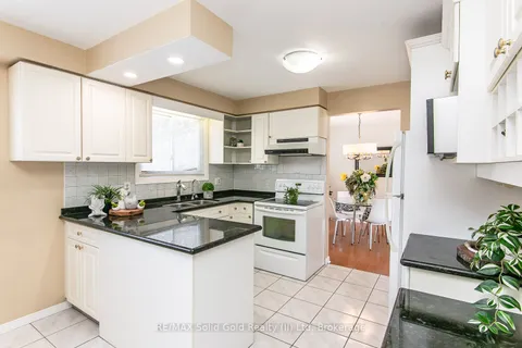464 Hazel St, Waterloo, ON N2L 3R1