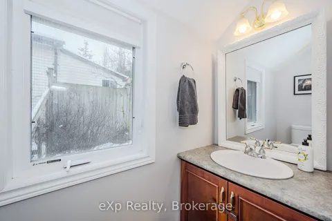 32 Tiffany St, Guelph, ON N1H 1X5