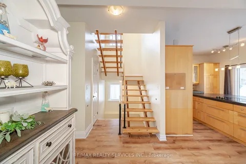 7 Shell Cres, Mono, ON L9W 2Y8