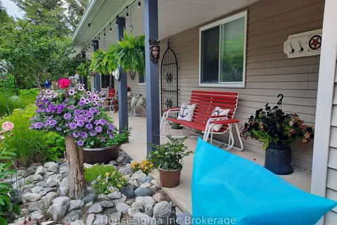 6360 William-Milliken Road, Lambton Shores, ON N0N 1J3