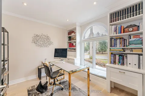 168 Lovers Lane, Hamilton, ON L9G 1G8