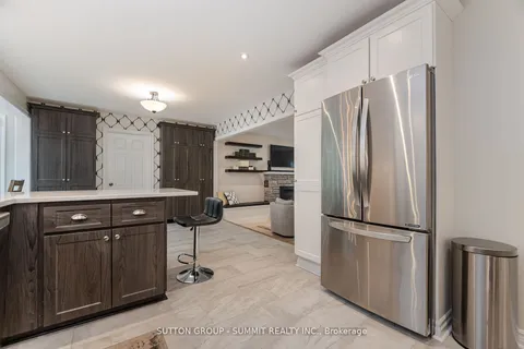 168 Lovers Lane, Hamilton, ON L9G 1G8