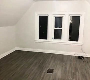 24 Spadina Avenue, ON L8M 2W9