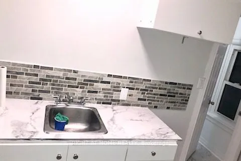 24 Spadina Avenue, ON L8M 2W9