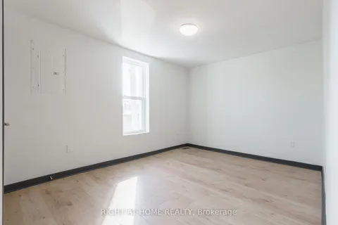 32 Britannia Ave, Hamilton, ON L8H 1W4