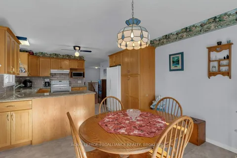 545 Magnolia Dr, Kingston, ON K7K 7H6