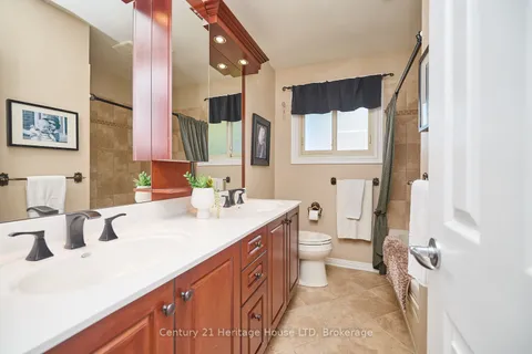 21 Windermere Crt, Welland, ON L3C 5V4