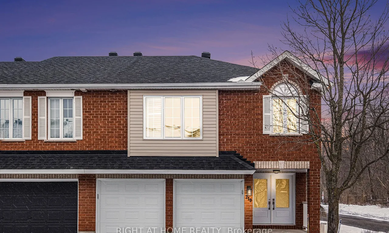 219 Gladeview Pt, Blossom Park - Airport and Area, ON K1T 4A7