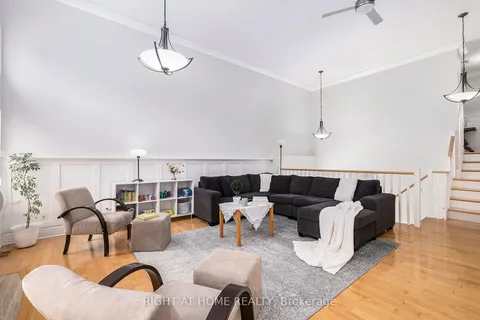 219 Gladeview Pt, Blossom Park - Airport and Area, ON K1T 4A7
