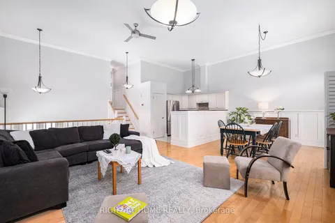 219 Gladeview Pt, Blossom Park - Airport and Area, ON K1T 4A7