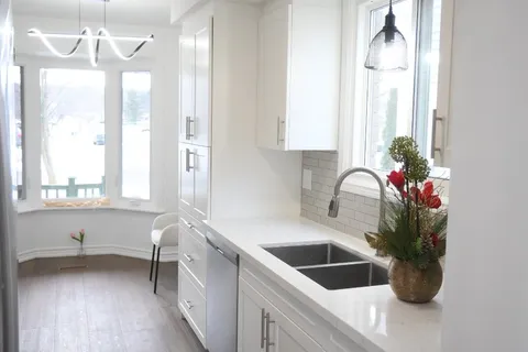 7 Bayview Dr, Grimsby, ON L3M 4Z4