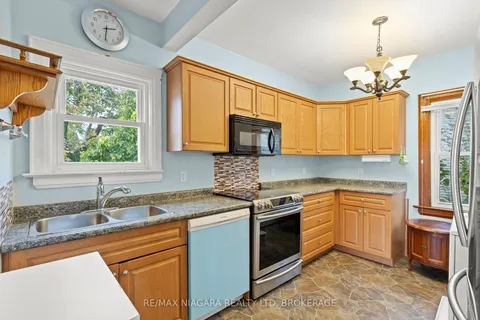 259 NIAGARA St, St. Catharines, ON L2M 4V5