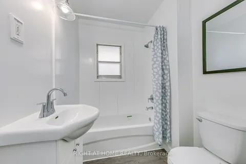 77 Hope Ave, Hamilton, ON L8H 2E5