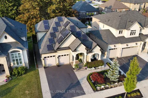 259 Mother&apos;s St, Hamilton, ON L9B 0E2