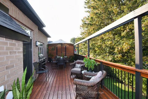 259 Mother&apos;s St, Hamilton, ON L9B 0E2